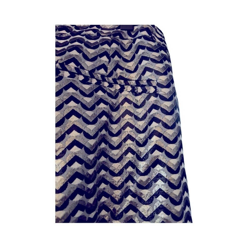 Trina Turk -The Banshee pant cropped bootcut dress pant in metallic jacquard. - Picture 9 of 15